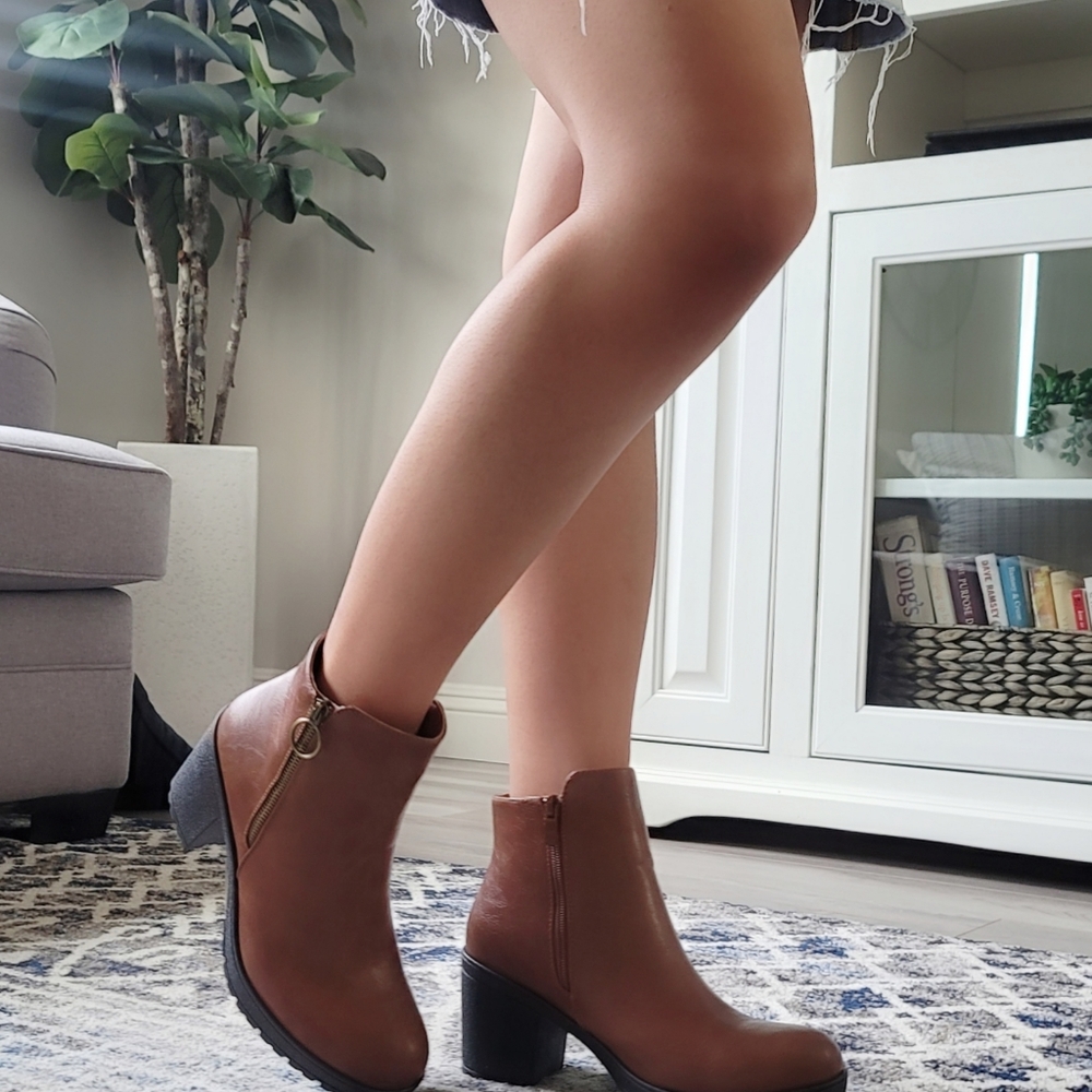 Tan color bootie - Picture 2 of 6